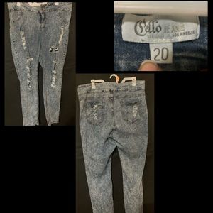 High waisted ripped jeans